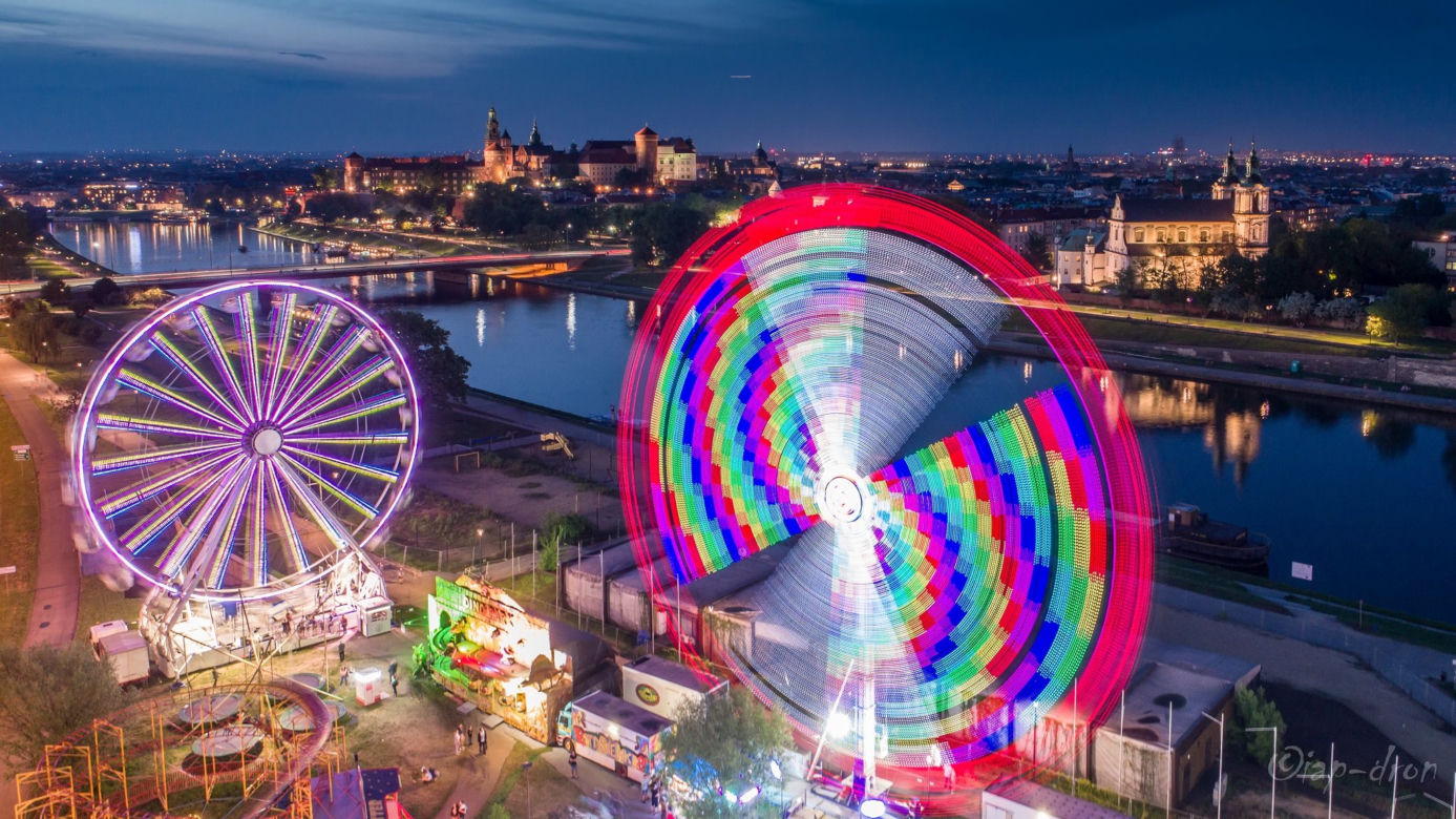 Kraków niczym Las Vegas. Takich zdjęć nocnego miasta jeszcze nie widziałeś