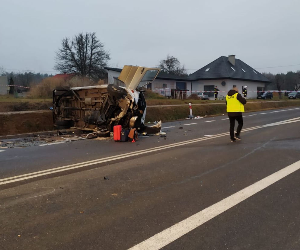 Zdziechów. Dwie osoby nie żyją, 9 rannych. Szokujące informacje o kierowcy busa Poczty Polskiej!