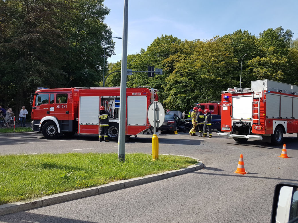Białystok. Wypadek na skrzyżowaniu ul. 11 Listopada/ul. Zwierzyniecka. Trzy osoby ranne