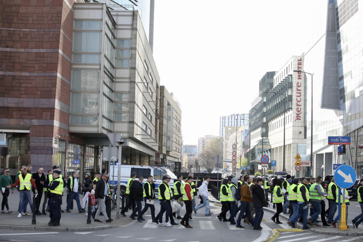 Wielki protest taksówkarzy w centrum Warszawy. Chcą podniesienia stawek!