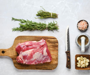 Karkówka duszona w mleku z czosnkiem – mięso miękkie, delikatne i zaskakująco łagodne