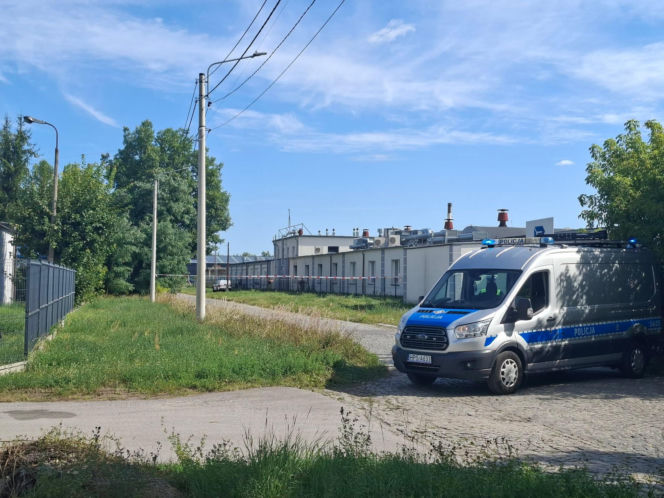 Pożar w fabryce dronów wojskowych w Skarżysku-Kamiennej. Policja bada przyczyny, ulica zablokowana