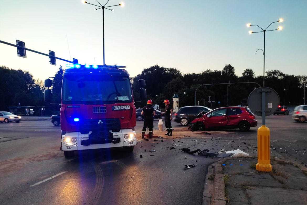 Wypadek na skrzyżowaniu ulic Stella Sawickiego i Bora Komorowskiego