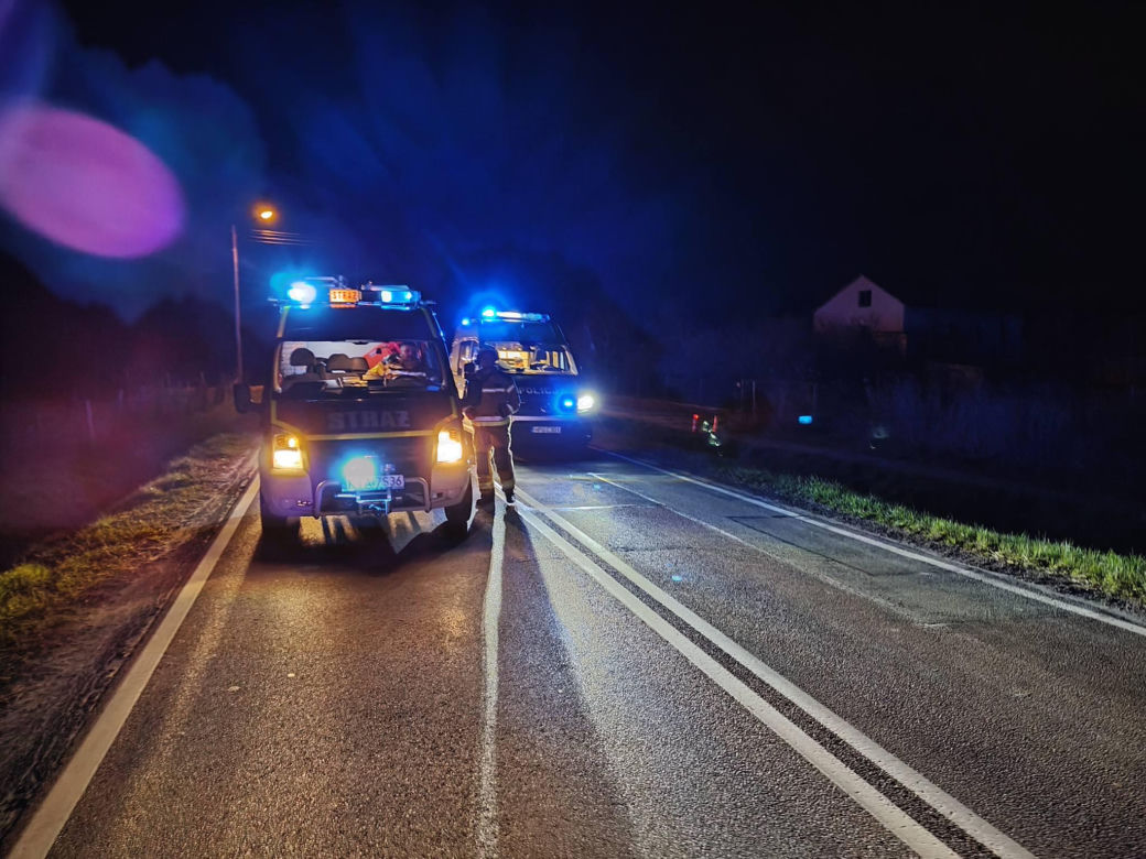 Osobowe Audi potrąciło mężczyznę. Śmiertelny wypadek na DK73 w Brniu