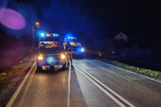 Osobowe Audi potrąciło mężczyznę. Śmiertelny wypadek na DK73 w Brniu