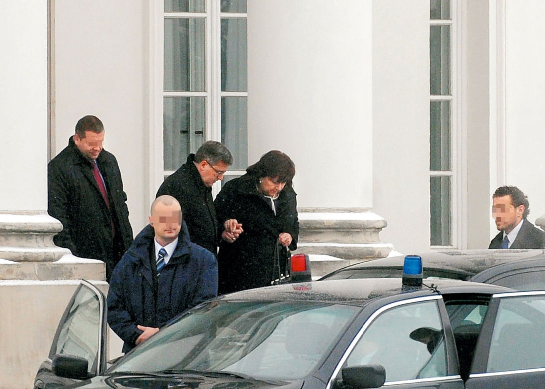 Przywieźli Komorowskiej pianino do pałacu