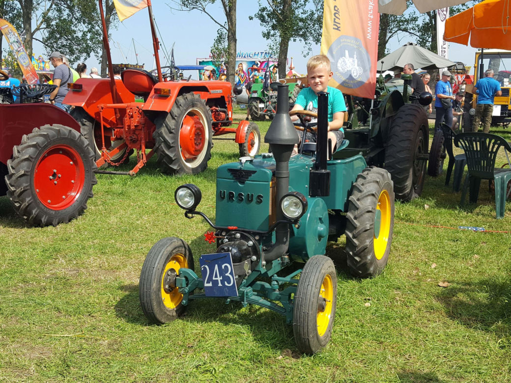 Festiwal starych ciągników w Wilkowicach. Setki maszyn, tysiące widzów i upał