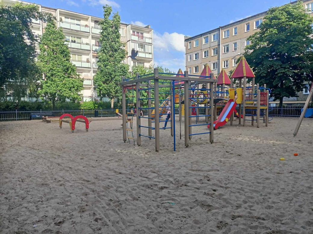 Plac zabaw na Piątkowie z ograniczonymi godzinami otwarcia