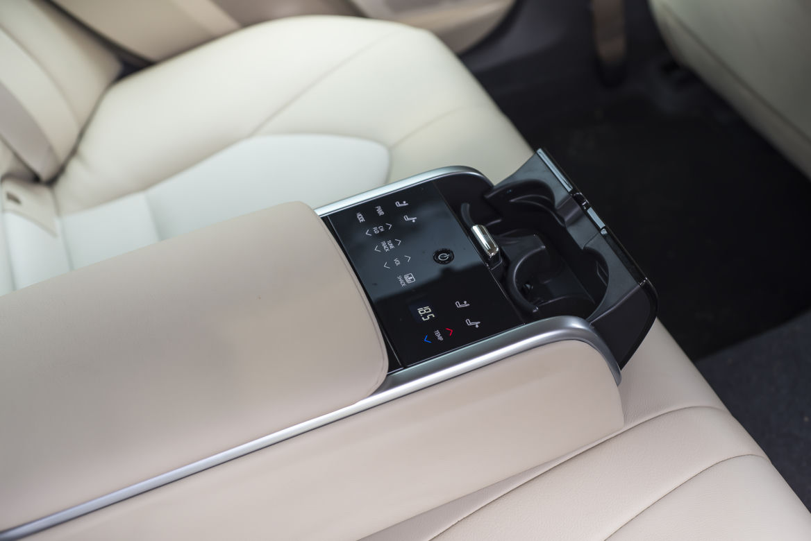 Toyota Camry 2.5 Hybrid Dynamic Force 218 KM e-CVT Executive