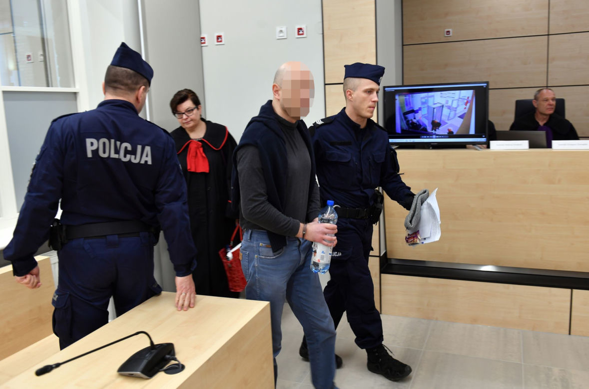 Chciał podpalić sąd w Szczecinie. Rozpoczął się proces Szymona S.
