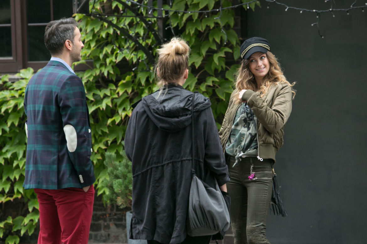 Singielka odcinek 35, Elka (Paulina Chruściel), Mikołaj (Filip Bobek), Malena (Laura Breszka)