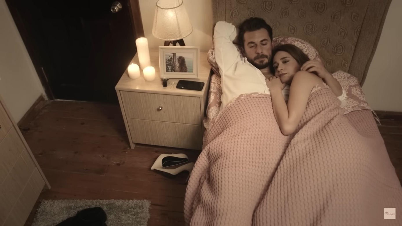 Romantyczna noc Elif i Kuzeya. Te sceny rozgrzeją fanów serialu "Miłość i nadzieja"