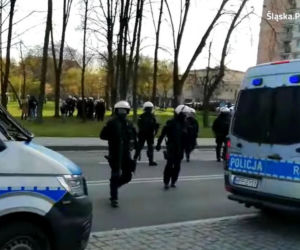 Tychy: Policjanci kontra pseudokibice. Gorąco po meczu GKS-u! Starcie ponad 200 osób