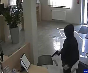 Napad na bank w Pieckach. Napastnicy przyjechali zza granicy [ZDJĘCIA]