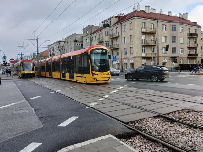 Skrzyżowanie ulic Grójeckiej, Wawelskiej i Kopińskiej w Warszawie