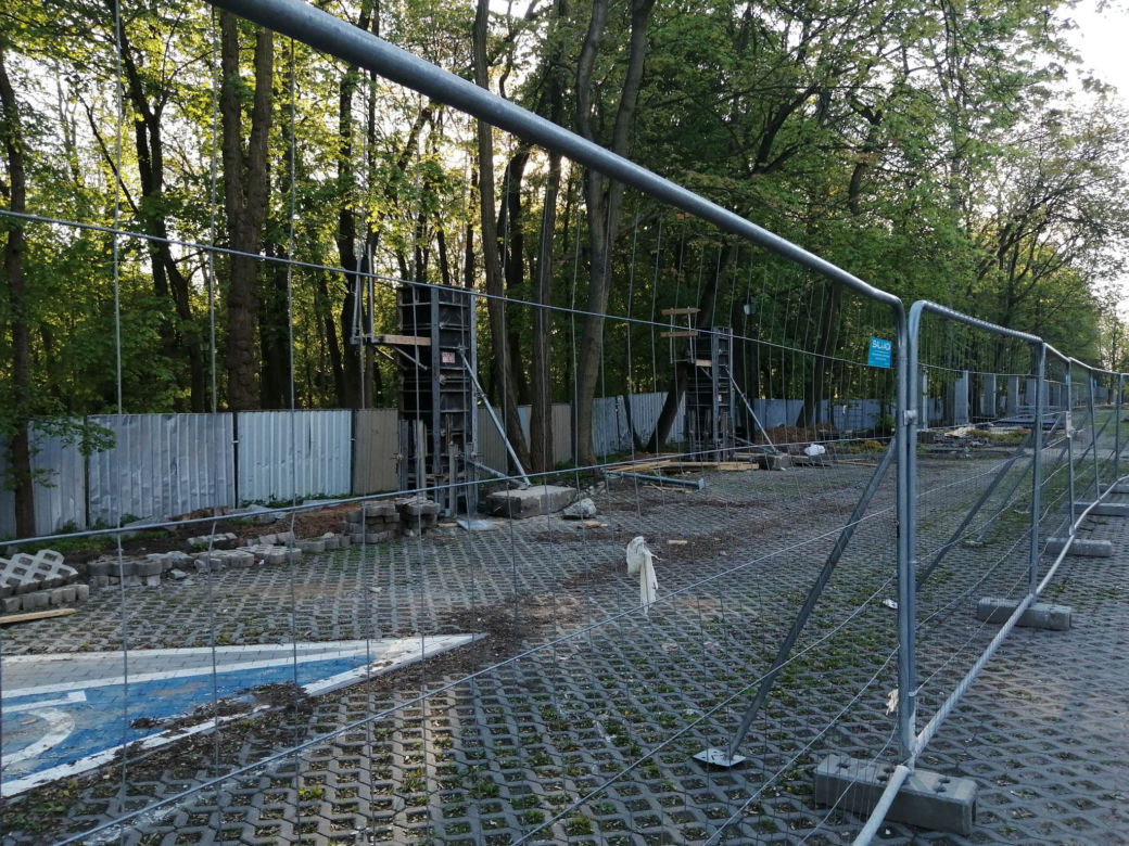 Na pierwszy rzut oka widać, że remont parku miejskiego Aleksandria w Siedlcach dobiega końca