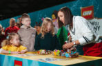 Iga Świątek bawiła się z dziećmi LEGO