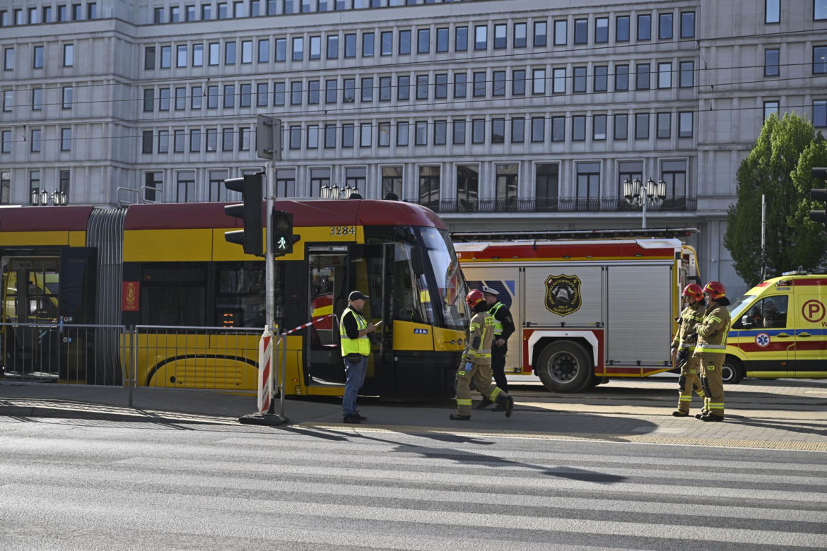  Zderzenie tramwajów w centrum Warszawy. 13 osób rannych, ruch tramwajowy wstrzymany