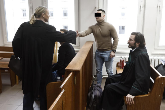 Łukasz Żak w sądzie. Sypie się linia obrony jego kolegów. Biegły: „Każdy ma obowiązek udzielenia pomocy”