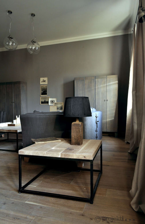 Drewniane meble w salonie