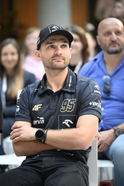 Bartosz Zmarzlik przekazał motocykl 11-letniemu Kubie