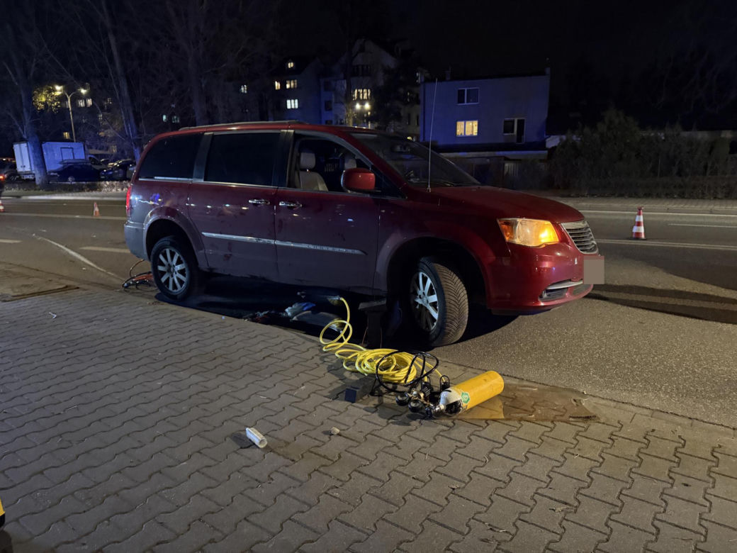 17-latka potrącona i przeciągnięta pod kołami samochodu. Dramatyczny wypadek w Konstancinie-Jeziornie