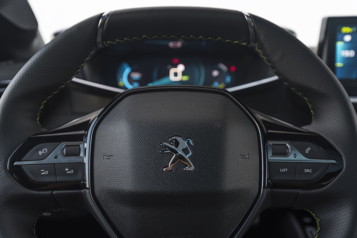 Peugeot e-208 GT
