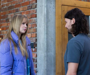 Pierwsza miłość, odcinek 4199: Dominika podsłuchuje rozmowę Edwarda. Dowiaduje się, że mężczyzna zamierza zająć się Pawłem