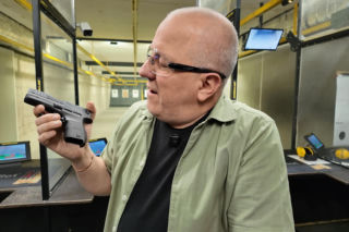 HK SFP9 CC - mała broń do skrytego noszenia. Nasz test modułowego pistoletu z 6 nakładkami w zestawie