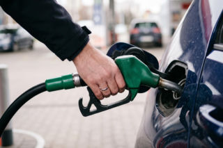Hurtowe ceny paliw 22.10.2026. Zaskakujące obniżki wbrew rynkowym fundamentom