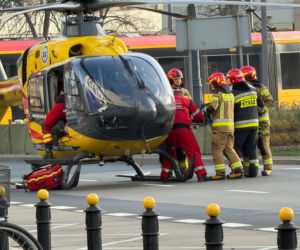 Lądowanie śmigłowca LPR w centrum Warszawy