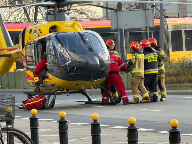 Lądowanie śmigłowca LPR w centrum Warszawy