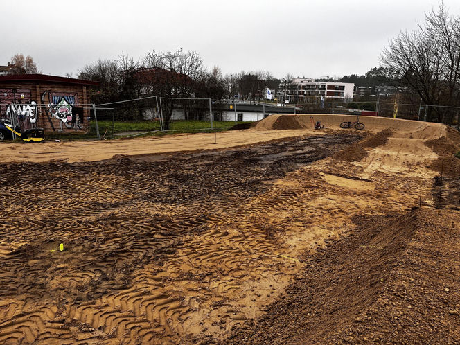 Nowa inwestycja w Olsztynie. Prace już ruszyły. Mieszkańcy zyskają nowe miejsce rekreacji sportowej