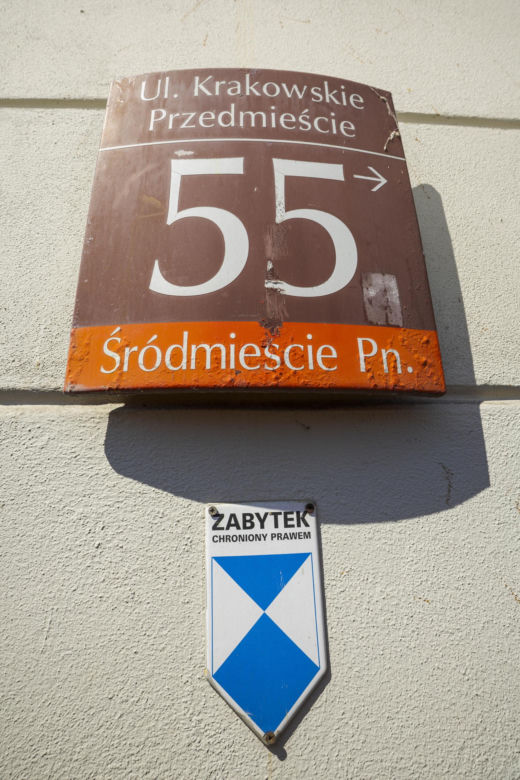 Warszawa dawniej i dziś. Krakowskie Przedmieście 55. Przed wojną ten gmach zachwycał przepychem, dziś jest tylko cieniem dawnej chwały