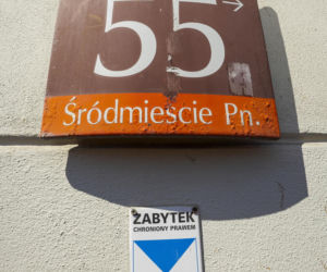 Warszawa dawniej i dziś. Krakowskie Przedmieście 55. Przed wojną ten gmach zachwycał przepychem, dziś jest tylko cieniem dawnej chwały