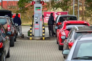 Kolejki niemieckich aut na przygranicznych stacjach paliw