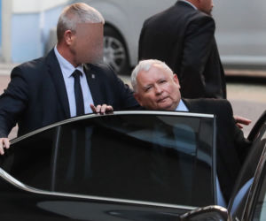 Jarosław Kaczyński jeździ Skodą Superb