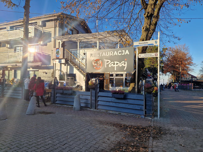 Nowy trend nad morzem! Lody i pamiątki w połowie listopada? Ta nadmorska miejscowość jest czynna cały rok