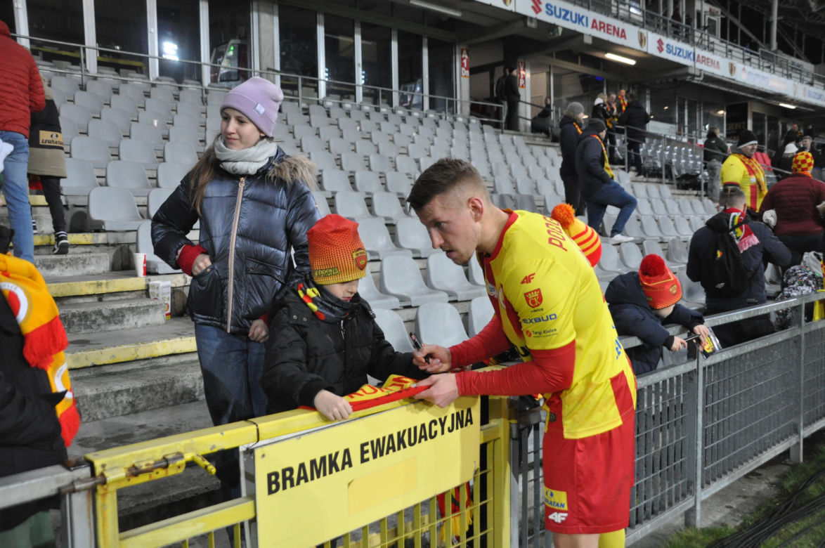 Korona Kielce - ŁKS Łódź. Zdjęcia kibiców na Suzuki Arenie