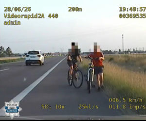 Dzieci na rowerach na S17