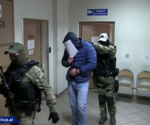 CBŚP i antyterroryści aresztowali siedmiu pseudokibiców Cracovii. Sprawa dotyczy rozprowadzania narkotyków po całej Europie [ZDJĘCIA]