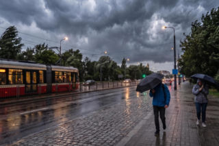Ostrzeżenia przed burzami dla kilkunastu województw. Gdzie sytuacja będzie najgroźniejsza?