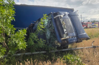 Wjechał Fordem pod ciężarówkę i uderzył w Skodę. 20-latka zabrał śmigłowiec. Tragiczny finał