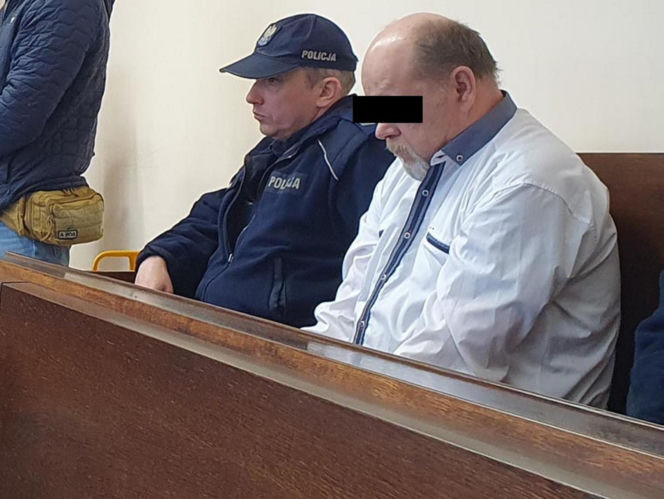 Związał księdza i zakleił mu usta. Zabił dla pieniędzy z kolędy. Tomasz J. Przed sądem