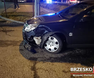 ZDERZENIE motoroweru z osobówką! Jedna osoba trafiła do szpitala