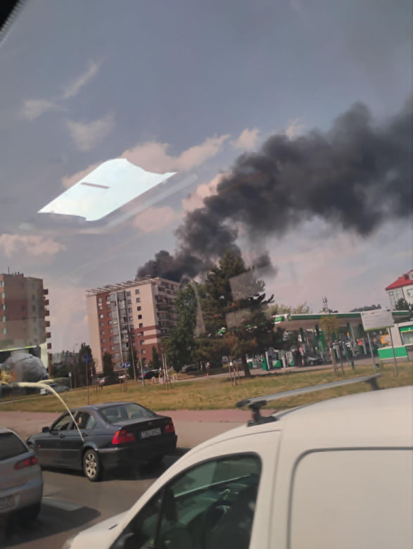Pożar na dachu w Kielcach, ogniem zajął się styropian