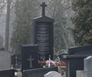 Tak wygląda grób ojca Kaczyńskich. Jest inny niż grób matki