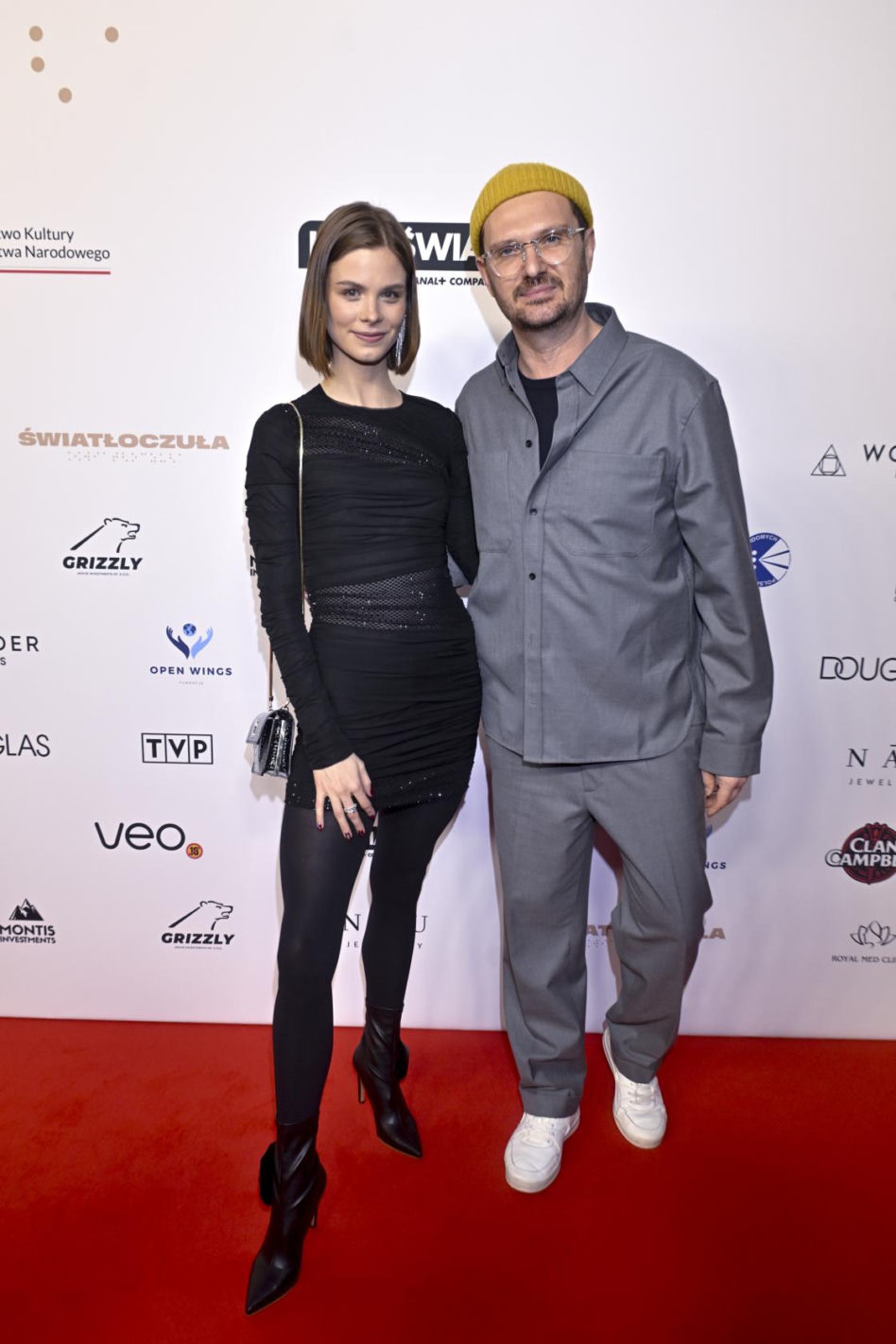 Rozbicki w mokasynach, Szczawińska z torebką za krocie i "młodziutka" Torbicka. Tłum gwiazd na premierze filmu