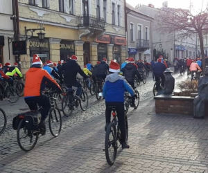 Miał rower i mnóstwo pomocników. Święty Mikołaj odwiedził plac Kazimierza