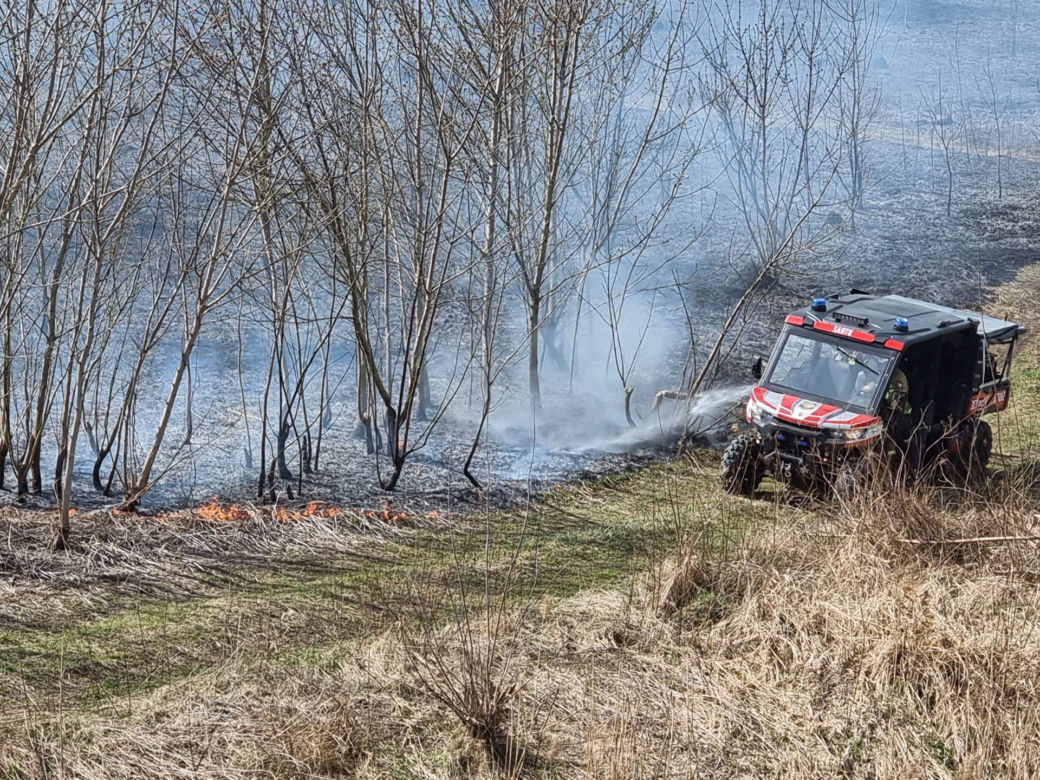 Gigantyczny pożar w Warszawie. Płomienie bardzo szybko się rozprzestrzeniają!